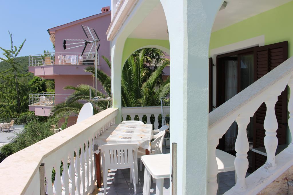 Egidio Gigi Bellich Holiday Apartments Family Houses Рабац Екстериор снимка